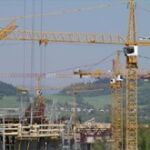 Van der Spek levert Liebherr torenkraan voor brug in Slowakije