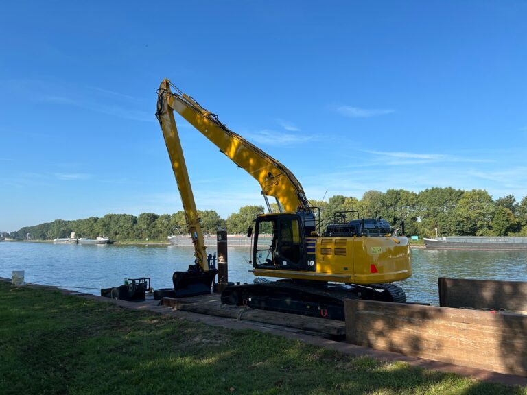 Nieuwe Komatsu PC240SLF-11 direct in actie