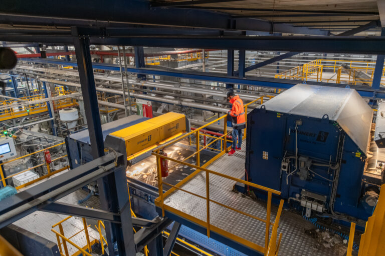 STEINERT AI maakt recycling van voedselveilige trays mogelijk bij Cirrec