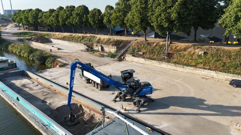 Nieuwe Fuchs MHL360F voor Wessem Port Services 