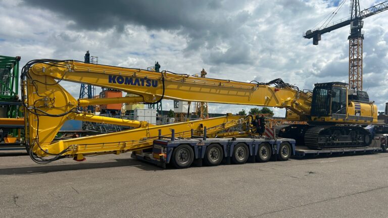 Wederom Komatsu PC490HRD-11 High Reach Demolition voor Lek Sloopwerken.