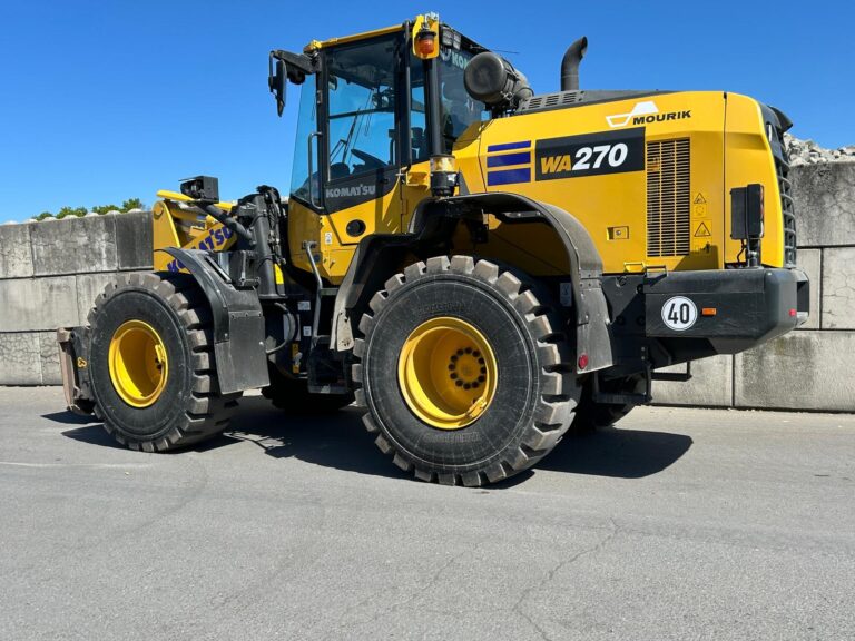 Vierde nieuwe Komatsu WA270-8 voor Mourik