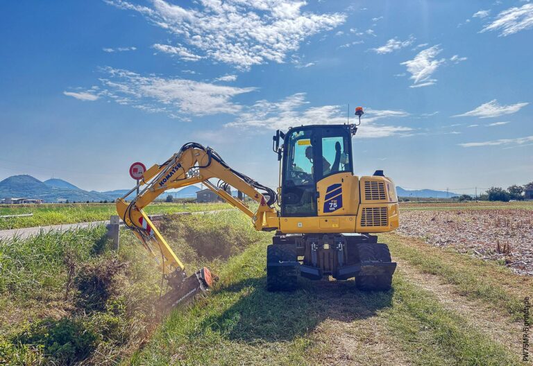 Nieuwe Komatsu PW75MR-5: compact, krachtig en uiterst wendbaar!