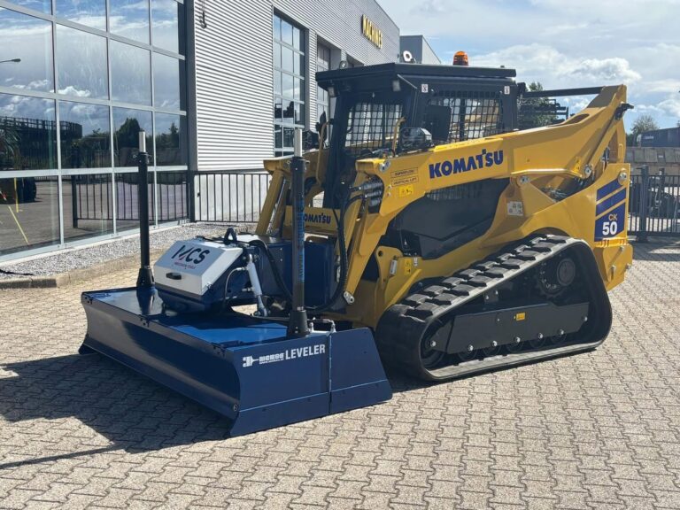Komatsu CK80-8 met Mekos 220 leveler en Trimble Siteworks