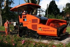 Van der Spek levert de eerste Dynapac SD 115C aan Meijerink Wegenbouw